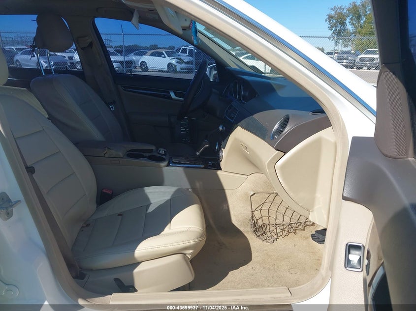 2013 MERCEDES-BENZ C 250 SPORT - WDDGF4HB6DR270836
