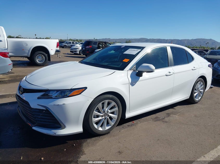 4T1C11AK5MU436868 2021 TOYOTA CAMRY photo no. 2