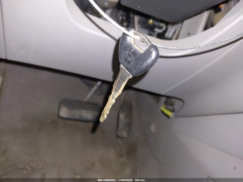 2002 Mazda Protege Dx/Es/Lx VIN: JM1BJ225221573053 Lot: 43600263