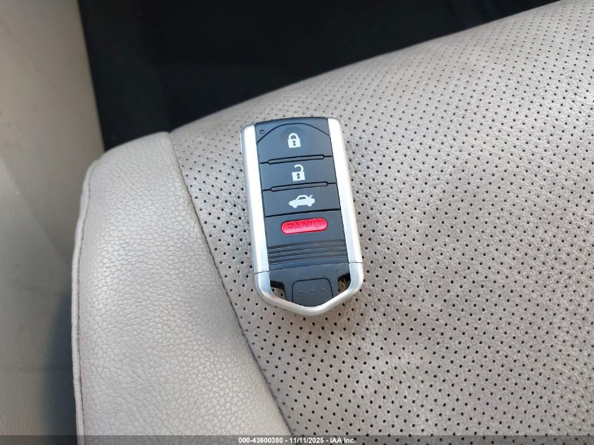 2013 Acura Ilx 2.0L VIN: 19VDE1F70DE004861 Lot: 43600380