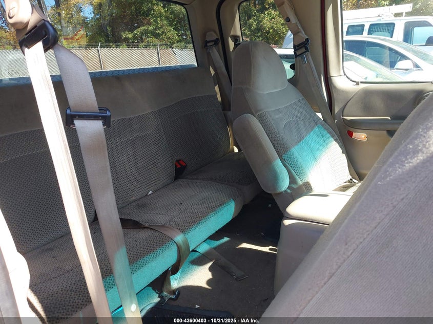 2000 Ford F-150 Lariat/Work Series/Xl/Xlt VIN: 1FTRX17W2YNB18584 Lot: 43600403