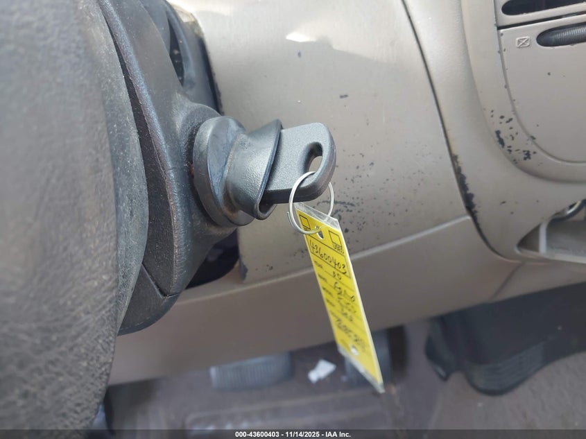 2000 Ford F-150 Lariat/Work Series/Xl/Xlt VIN: 1FTRX17W2YNB18584 Lot: 43600403