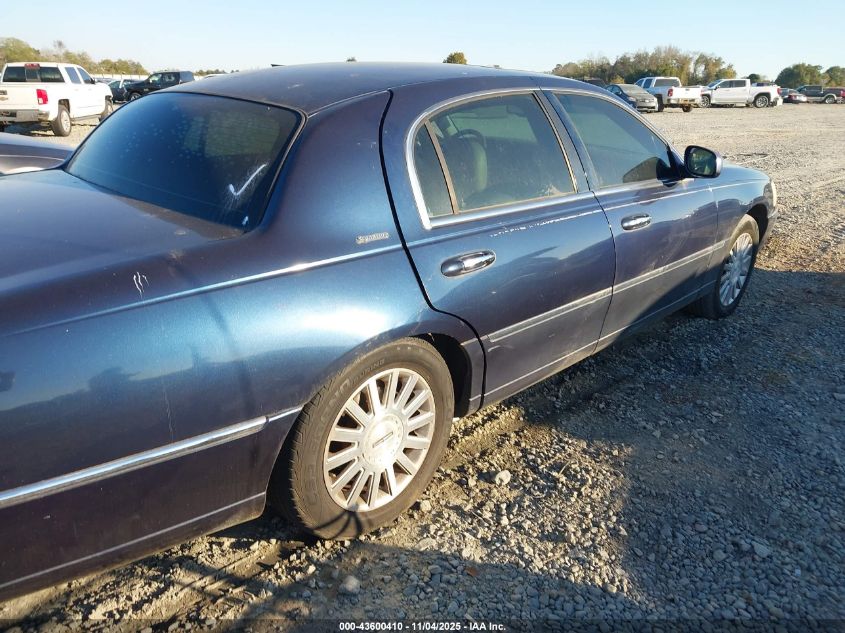 2003 Lincoln Town Car Signature VIN: 1LNHM82W53Y636518 Lot: 43600410