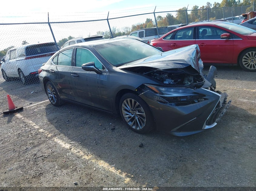 LEXUS ES 300H ULTRA LUXURY