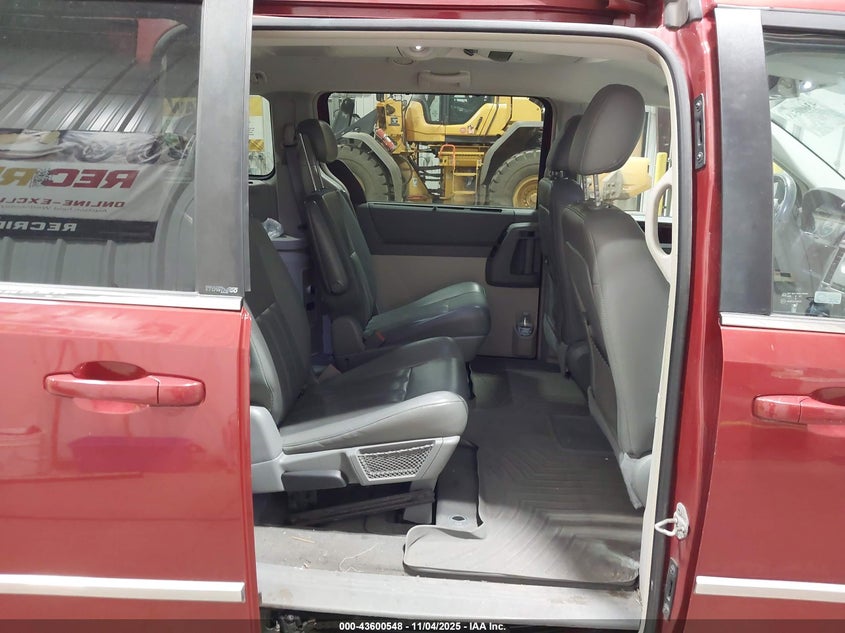 2010 Chrysler Town & Country Touring VIN: 2A4RR5DX5AR128379 Lot: 43600548