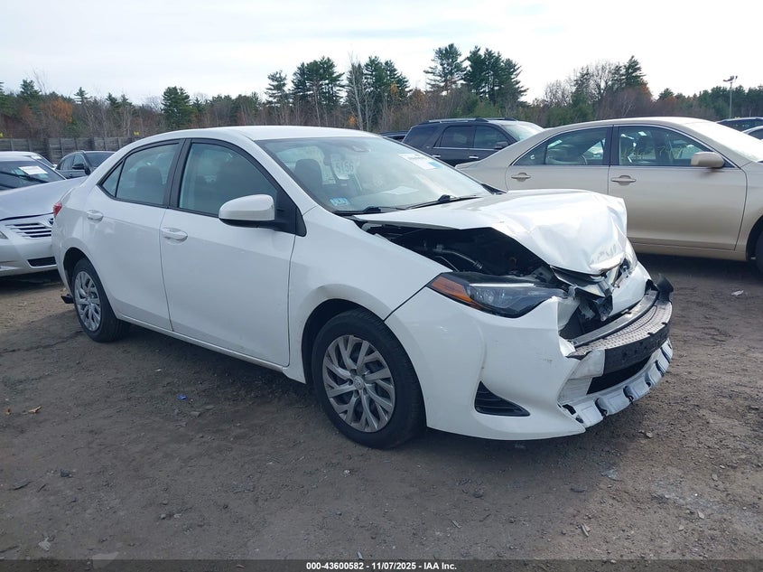2018 TOYOTA COROLLA LE - 5YFBURHE4JP822082