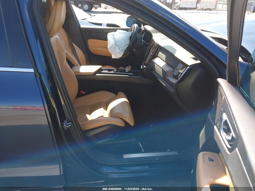 2022 VOLVO XC60 B5 INSCRIPTION YV4L12RL6N1946024
