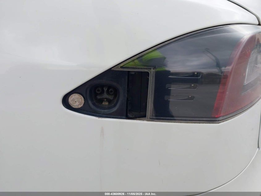 2013 Tesla Model S VIN: 5YJSA1CN4DFP17026 Lot: 43600926