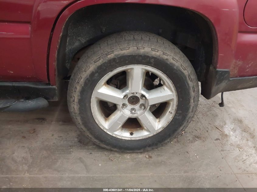 2005 Chevrolet Tahoe Z71 VIN: 1GNEK13Z15R271417 Lot: 43601341