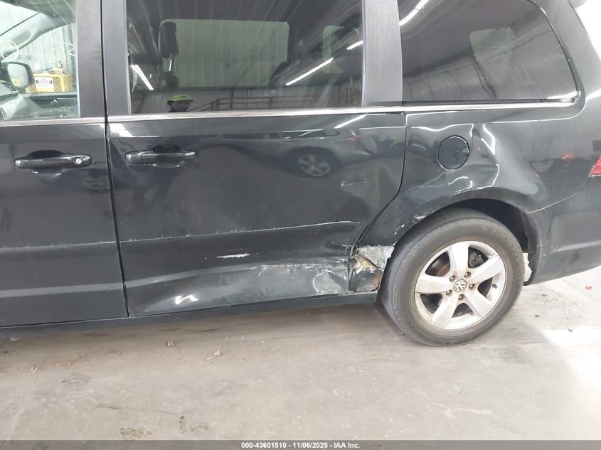 2011 Volkswagen Routan Se VIN: 2V4RW3DG4BR717594 Lot: 43601510