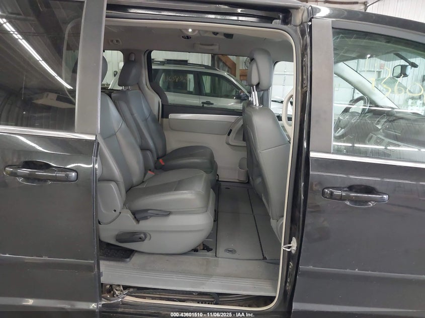 2011 Volkswagen Routan Se VIN: 2V4RW3DG4BR717594 Lot: 43601510