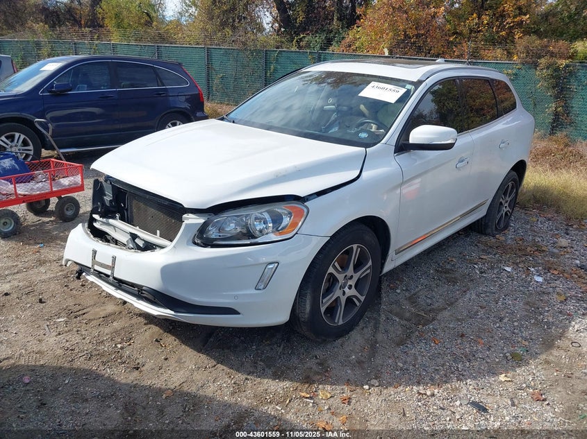 YV4902DZ6E2538142 2014 VOLVO XC60 photo no. 2