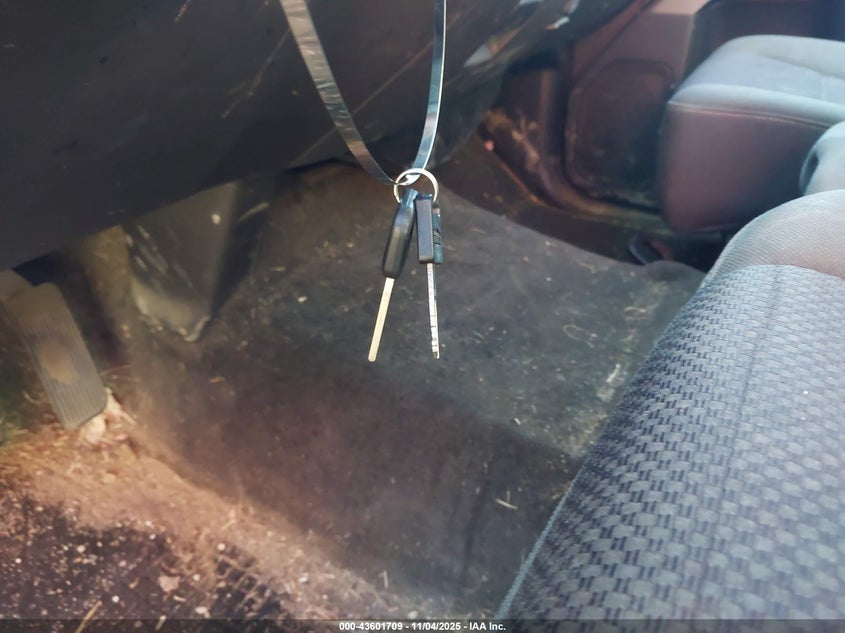 2017 CHEVROLET SILVERADO 1500 2LT 1GCVKREC7HZ101485