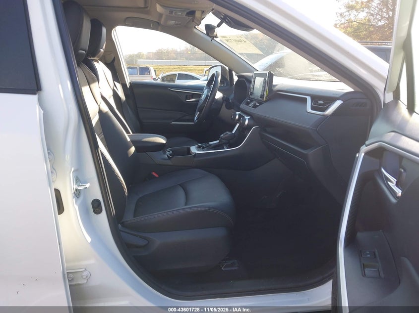 2022 TOYOTA RAV4 XLE PREMIUM - 2T3A1RFV7NW298980