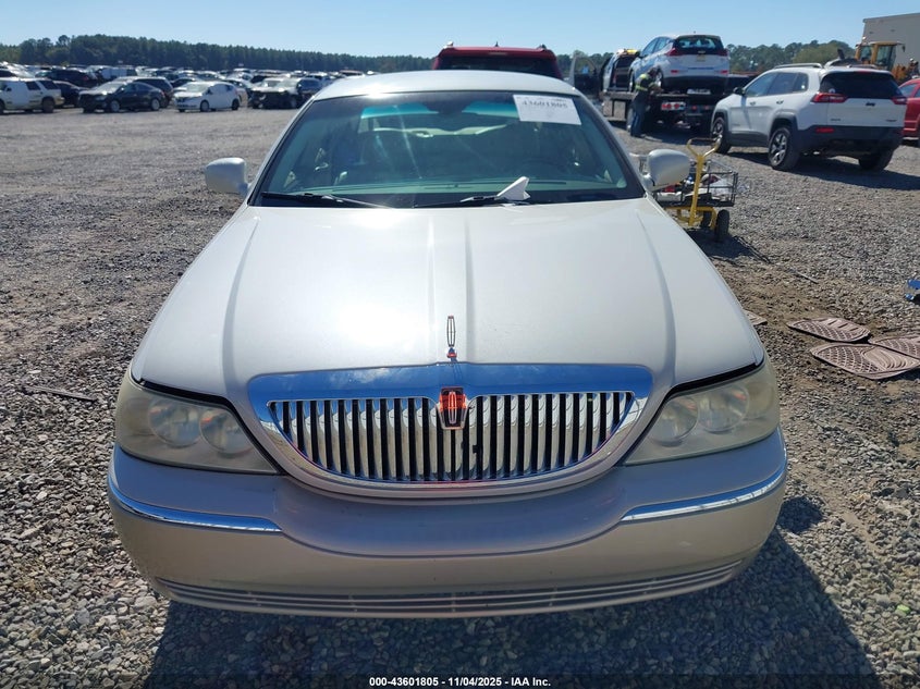 2005 Lincoln Town Car Signature Limited VIN: 1LNHM82W15Y636566 Lot: 43601805