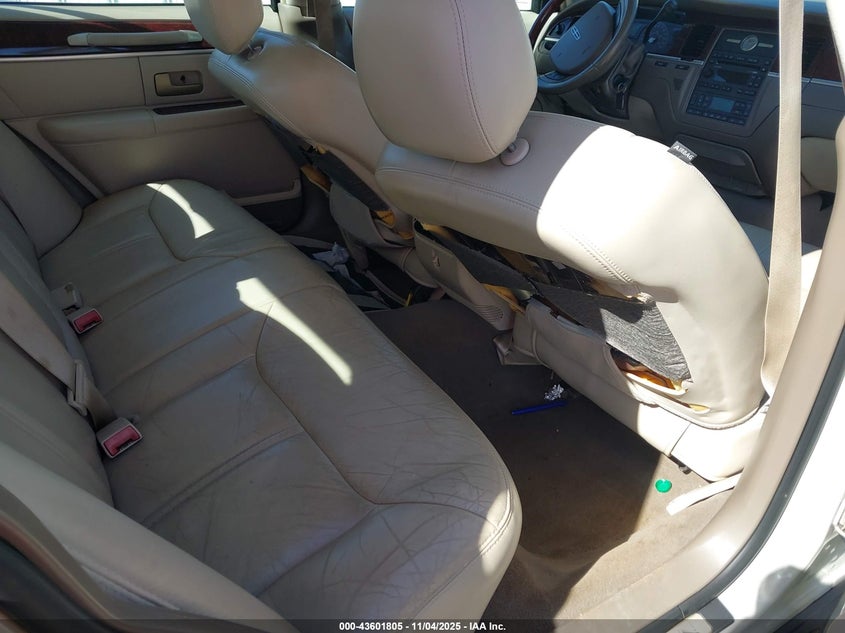 2005 Lincoln Town Car Signature Limited VIN: 1LNHM82W15Y636566 Lot: 43601805