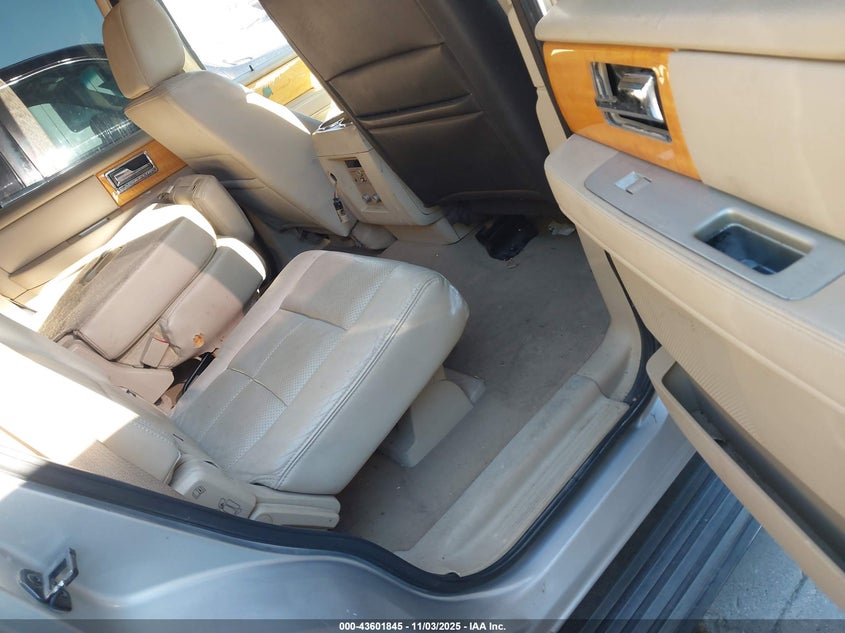 2007 Lincoln Navigator Ultimate VIN: 5LMFU27567LJ18177 Lot: 43601845