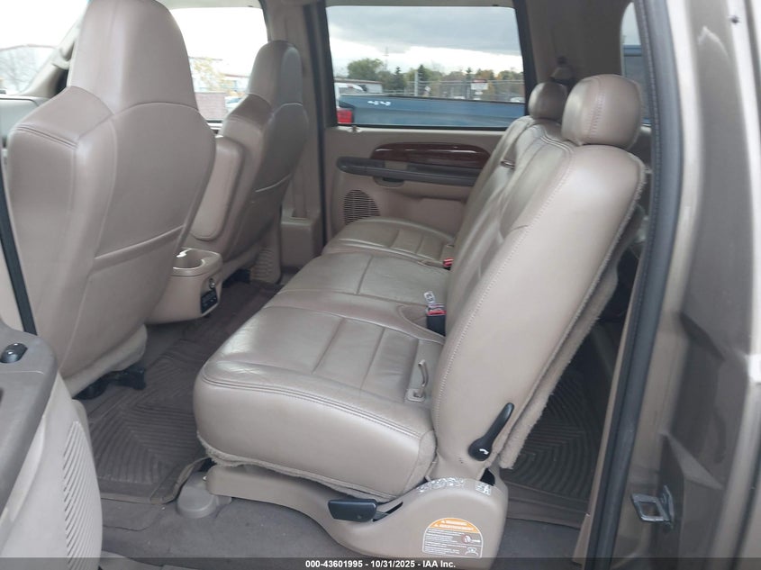 1FMNU43S52ED07793 2002 FORD EXCURSION photo no. 8
