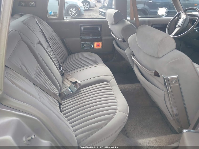 1991 Cadillac Brougham VIN: 1G6DW5478MR722700 Lot: 43602182