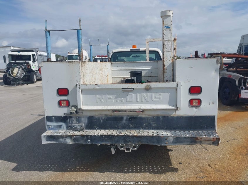 2007 Ford F-450 Chassis Xl/Xlt VIN: 1FDXF46P67EB23318 Lot: 43602272