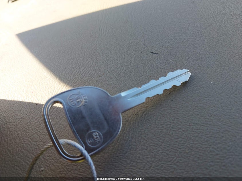 2002 Chevrolet Tahoe Lt VIN: 1GNEK13ZX2R117803 Lot: 43602332