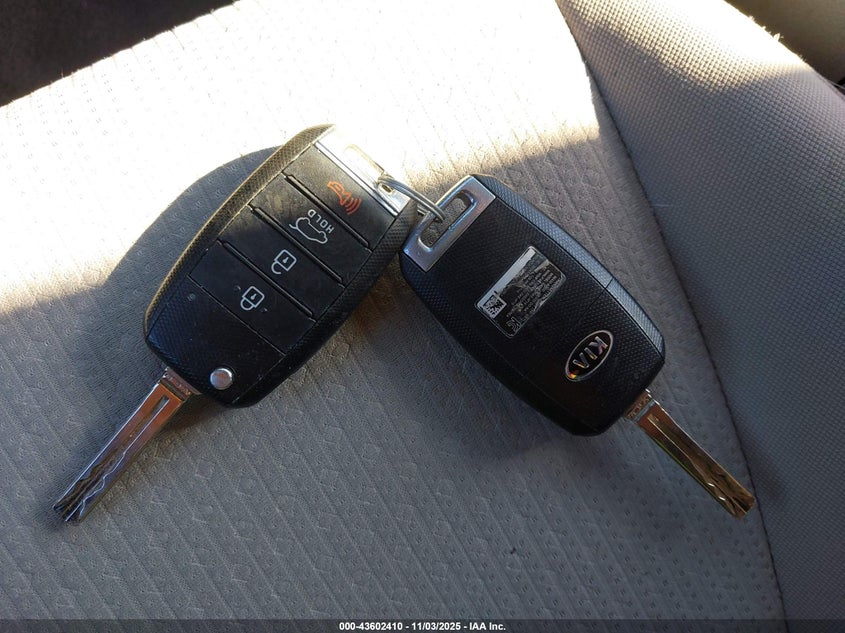 2016 KIA SEDONA L KNDMA5C12G6112628