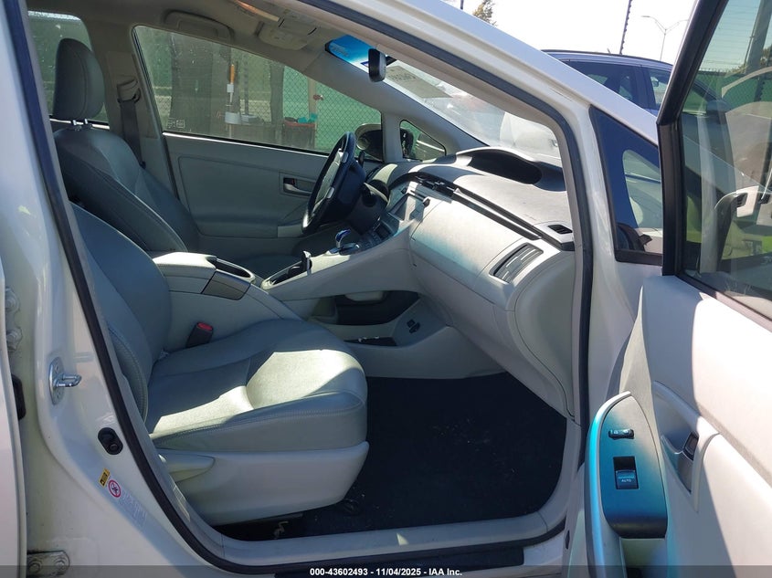 2014 TOYOTA PRIUS FOUR JTDKN3DU4E1778375