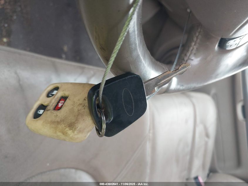 2000 Ford F-250 Lariat/Xl/Xlt VIN: 1FTNX20F1YEB81268 Lot: 43602641