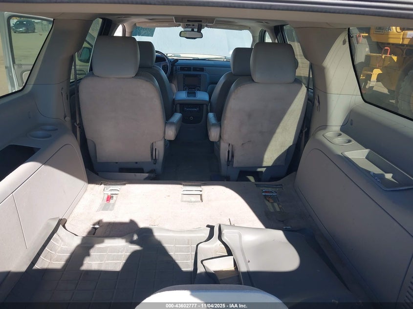 2013 CHEVROLET SUBURBAN 1500 LT - 1GNSKJE77DR144085