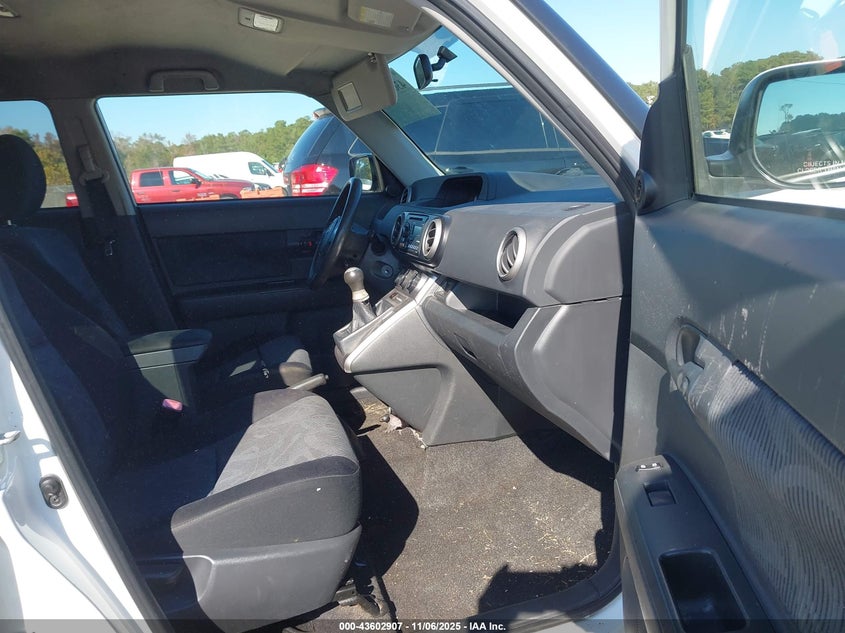 JTLZE4FE4C1144124 2012 SCION XB photo no. 5