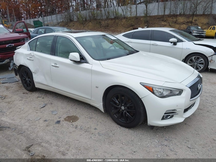 INFINITI Q50 PREMIUM