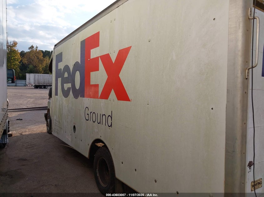 2017 GMC Savana Cutaway Work Van VIN: 7GZ37TCGXHN005436 Lot: 43603007