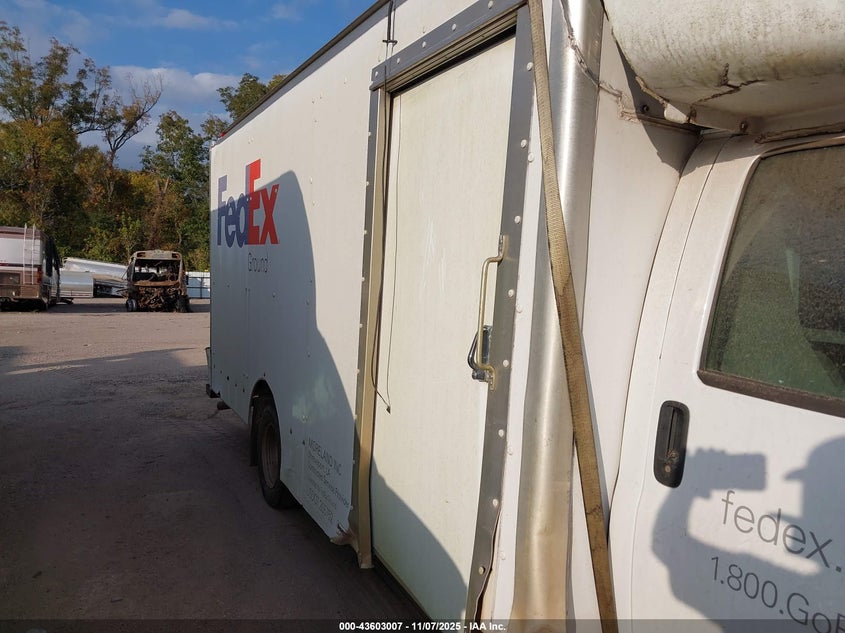 2017 GMC Savana Cutaway Work Van VIN: 7GZ37TCGXHN005436 Lot: 43603007