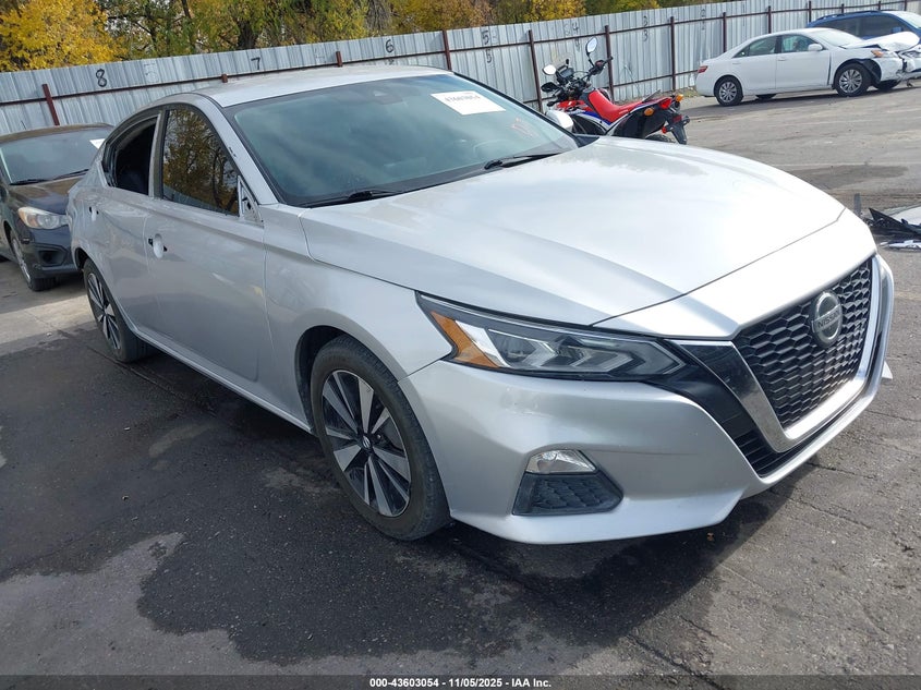 NISSAN ALTIMA SV FWD