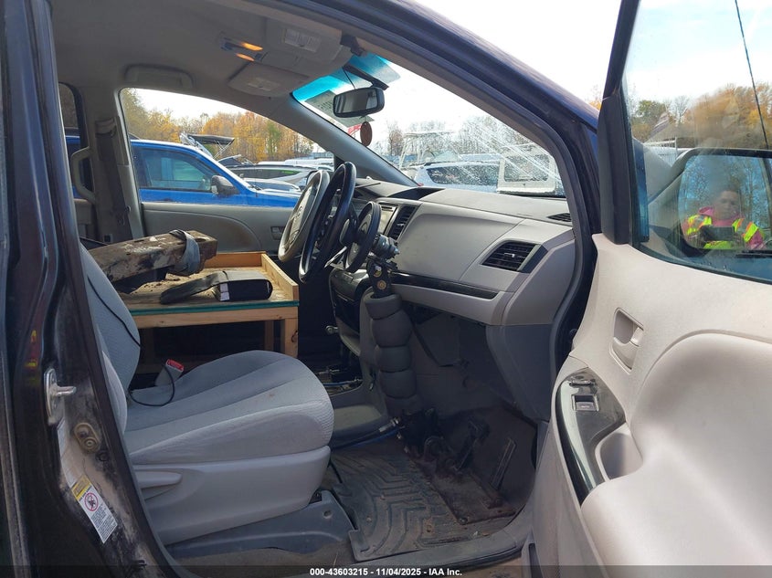 2013 TOYOTA SIENNA LE 7 PASSENGER - 5TDJK3DC2DS066833