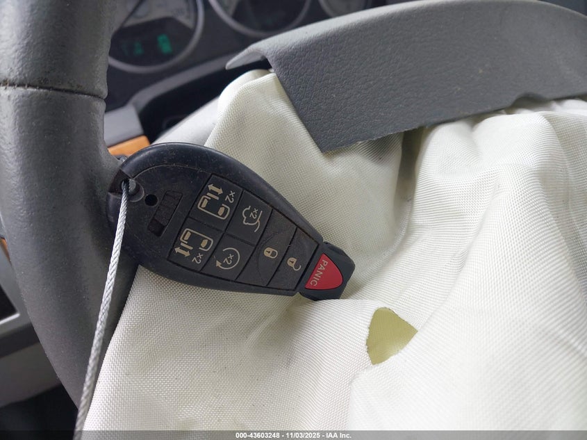 2010 Chrysler Town & Country Limited VIN: 2A4RR6DX3AR240622 Lot: 43603248