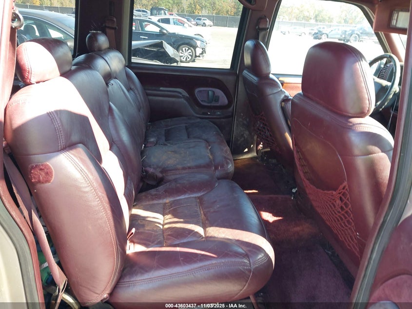 1999 Chevrolet Suburban 1500 Lt VIN: 3GNEC16R9XG102418 Lot: 43603437