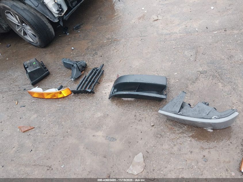 2022 GMC Savana Commercial Cutaway Work Van VIN: 1GD07RF72N1161631 Lot: 43603489