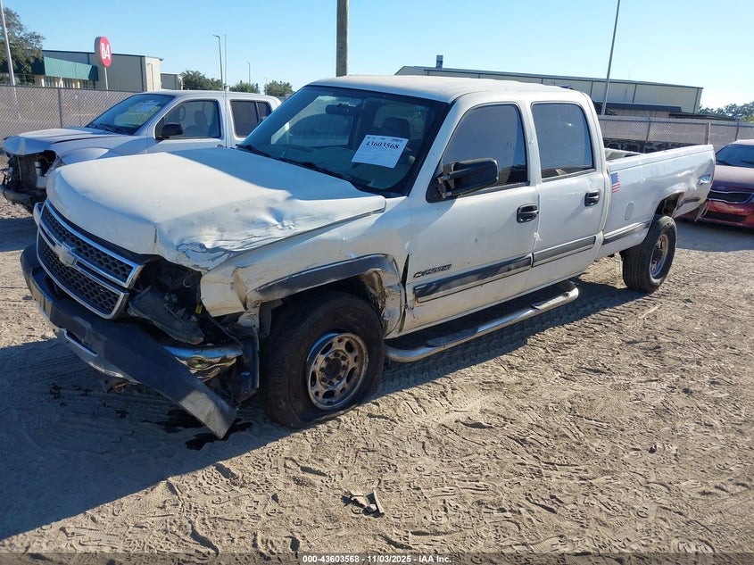 1GCHC23UX5F811703 2005 CHEVROLET SILVERADO photo no. 2