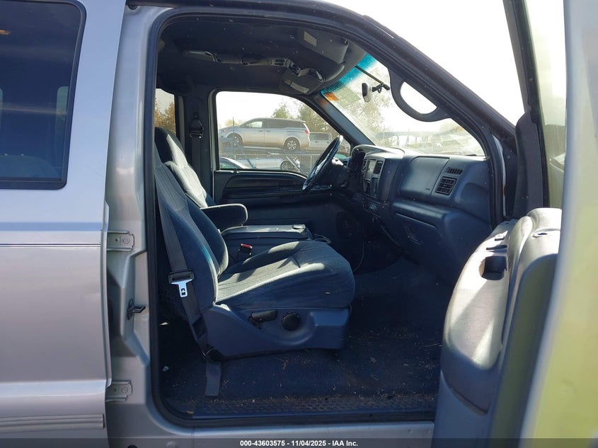 1FMNU41S3YEC00298 2000 FORD EXCURSION photo no. 5