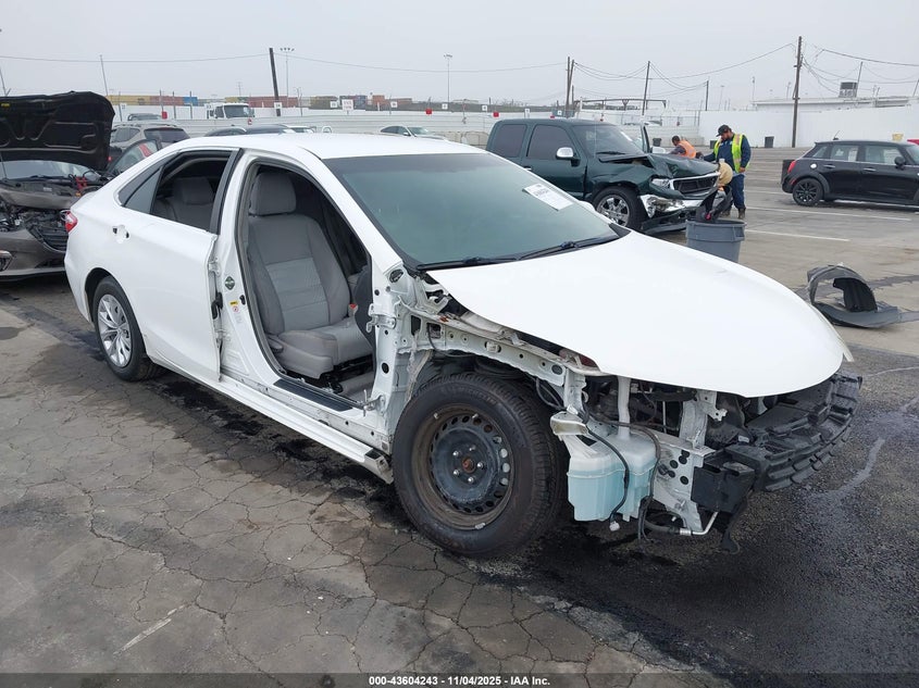 TOYOTA CAMRY HYBRID LE