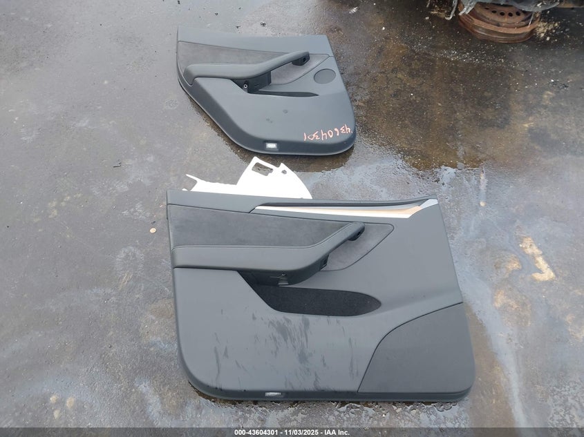 2024 Tesla Model Y Long Range Dual Motor All-Wheel Drive VIN: 7SAYGDEE9RA329997 Lot: 43604301