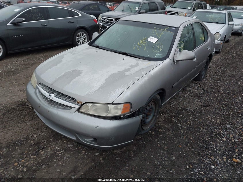 1N4DL01D8YC157723 2000 NISSAN ALTIMA photo no. 2