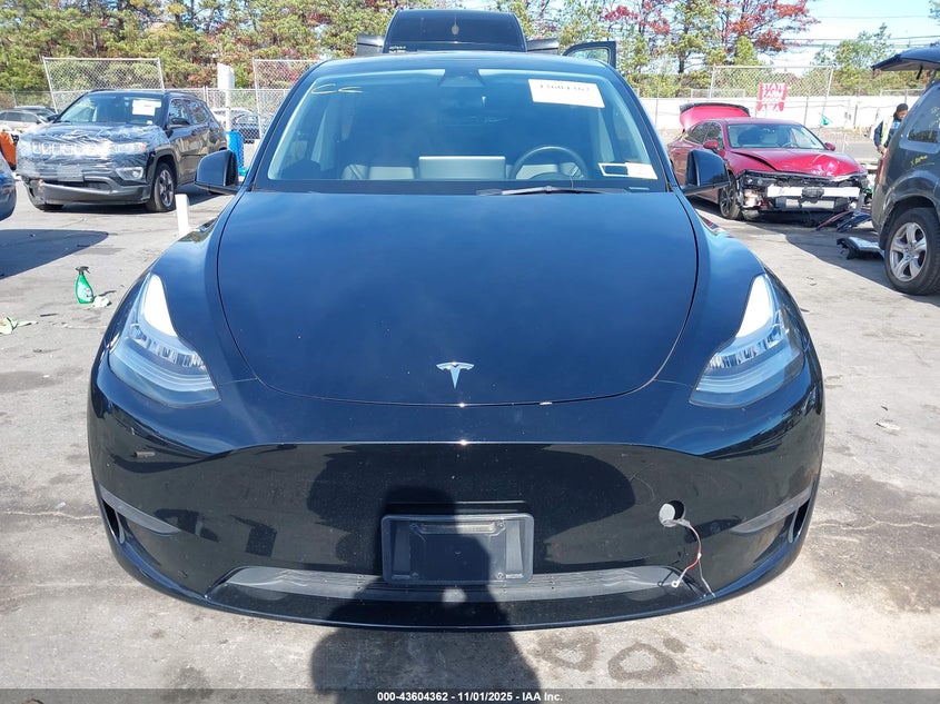 2023 Tesla Model Y Awd/Long Range Dual Motor All-Wheel Drive VIN: 7SAYGDEE5PA103369 Lot: 43604362