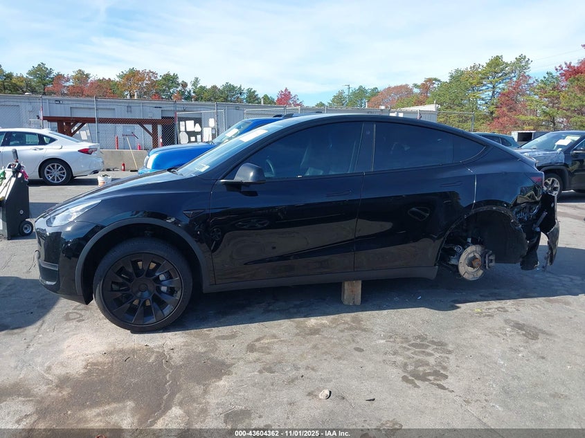 2023 Tesla Model Y Awd/Long Range Dual Motor All-Wheel Drive VIN: 7SAYGDEE5PA103369 Lot: 43604362