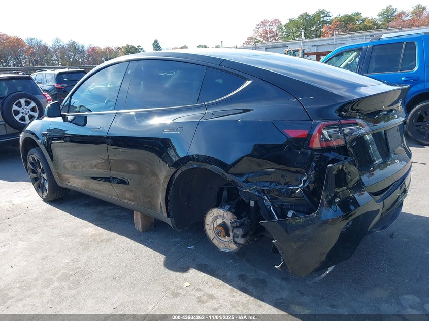 2023 Tesla Model Y Awd/Long Range Dual Motor All-Wheel Drive VIN: 7SAYGDEE5PA103369 Lot: 43604362