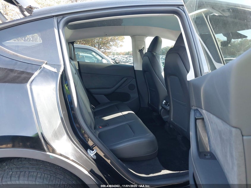 2023 Tesla Model Y Awd/Long Range Dual Motor All-Wheel Drive VIN: 7SAYGDEE5PA103369 Lot: 43604362