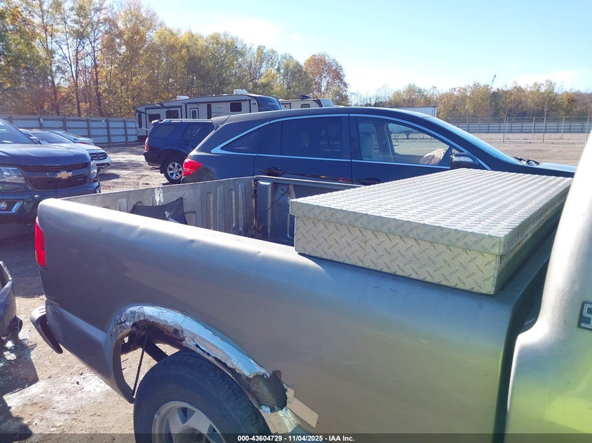 1998 GMC Sonoma Sl VIN: 1GTCS14X9W8527405 Lot: 43604729