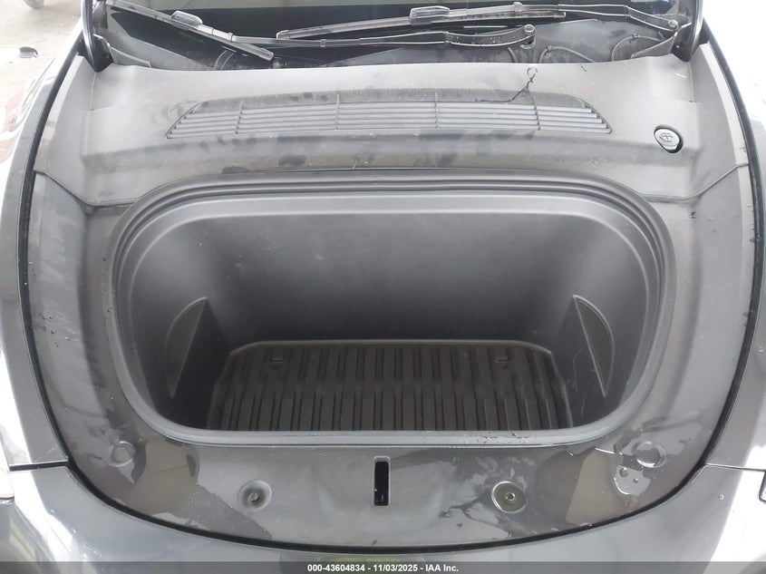 2024 Tesla Model Y Long Range Dual Motor All-Wheel Drive/Rwd VIN: 7SAYGDED1RF121204 Lot: 43604834