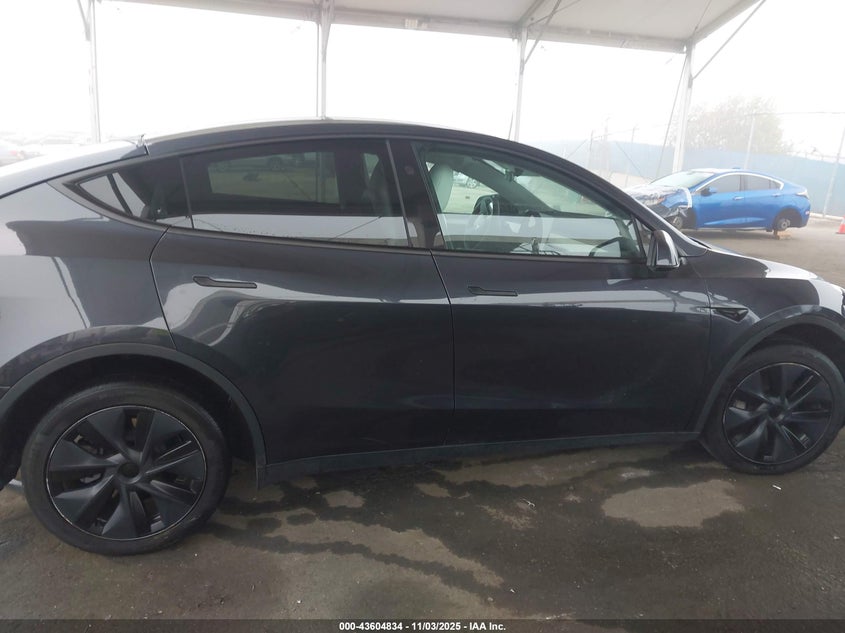 2024 Tesla Model Y Long Range Dual Motor All-Wheel Drive/Rwd VIN: 7SAYGDED1RF121204 Lot: 43604834